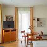 By La Perla Konukevi 3*