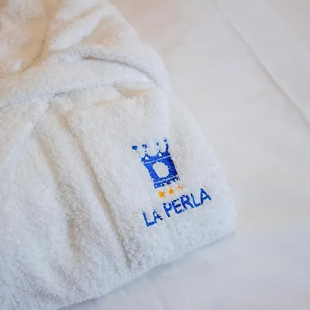By La Perla Guest house