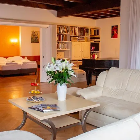 By La Perla Guest house Ascona
