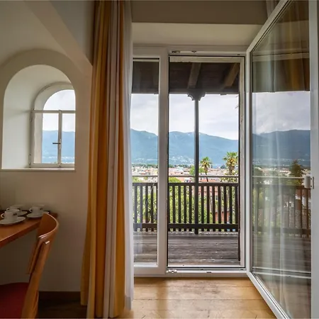 By La Perla Casa de hóspedes Ascona