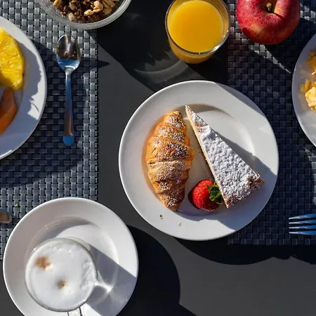 By La Perla Guest house Ascona