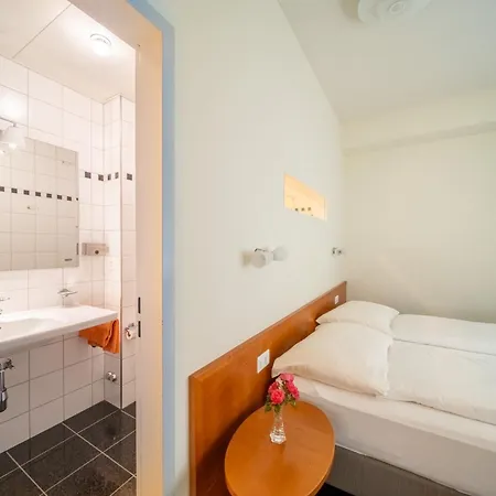 By La Perla Guest house Ascona