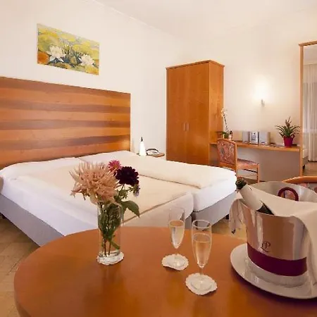 By La Perla 3* Ascona